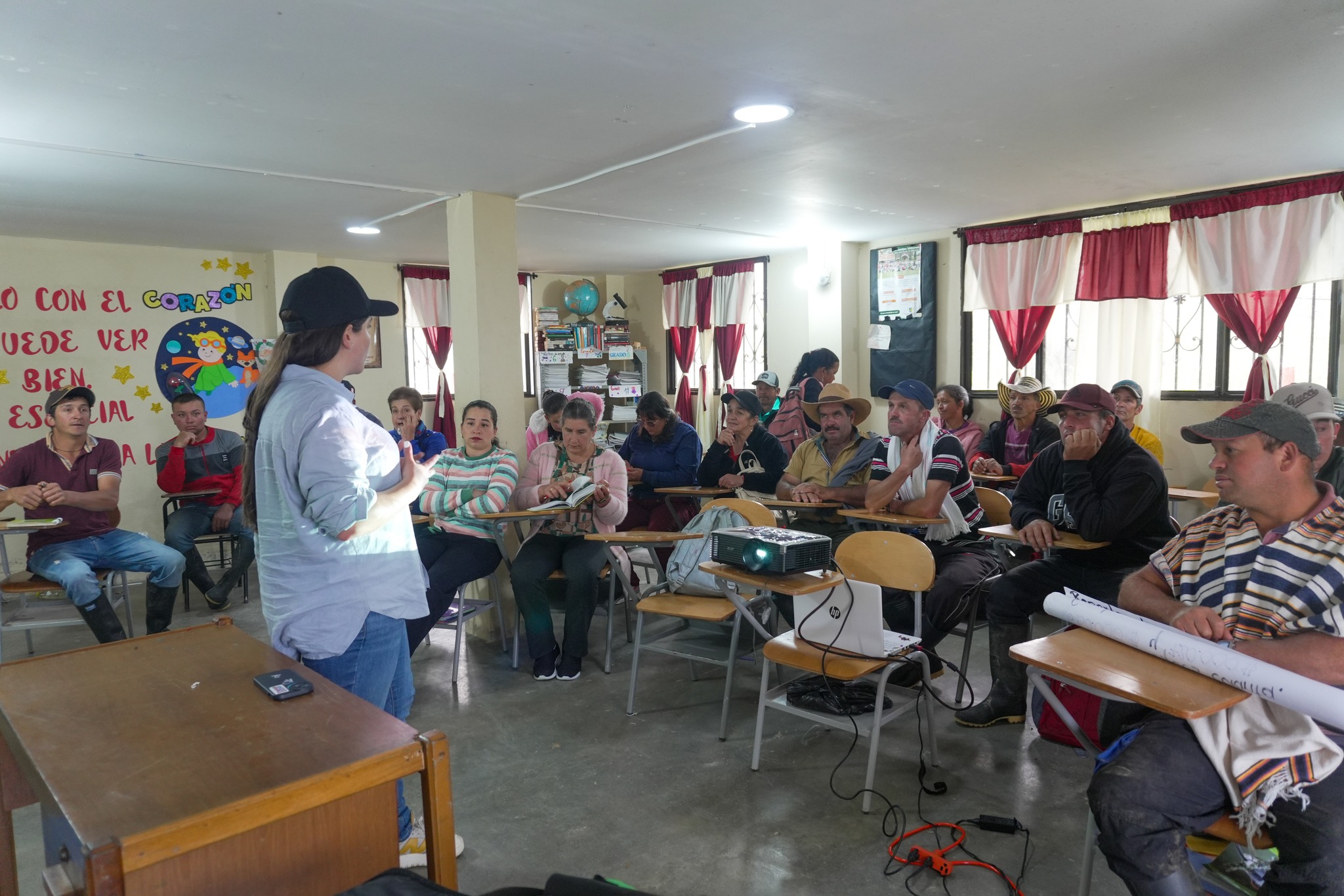 Imagen destacada de 🛣️ ¡La Gabriela Avanza! 230 Metros de Placa Huella para el Desarrollo