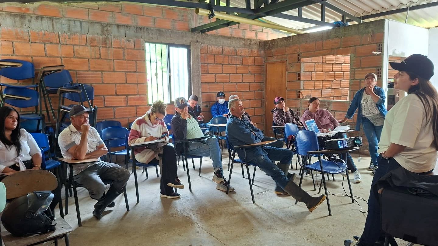 Imagen destacada de 🛣️ ¡Tobón Avanza con 200 Metros de Placa Huella! 🌼
