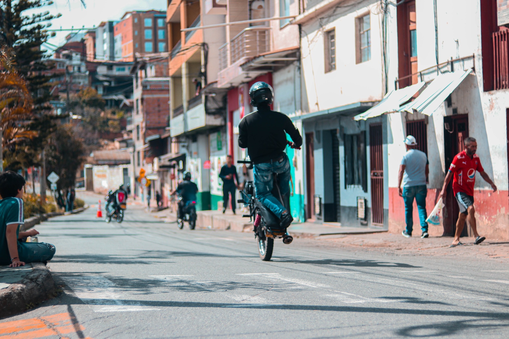 Imagen destacada de 🏍️ Tardeo Bike Life: adrenalina, arte y juventud rugieron en la Avenida Los Libertadores