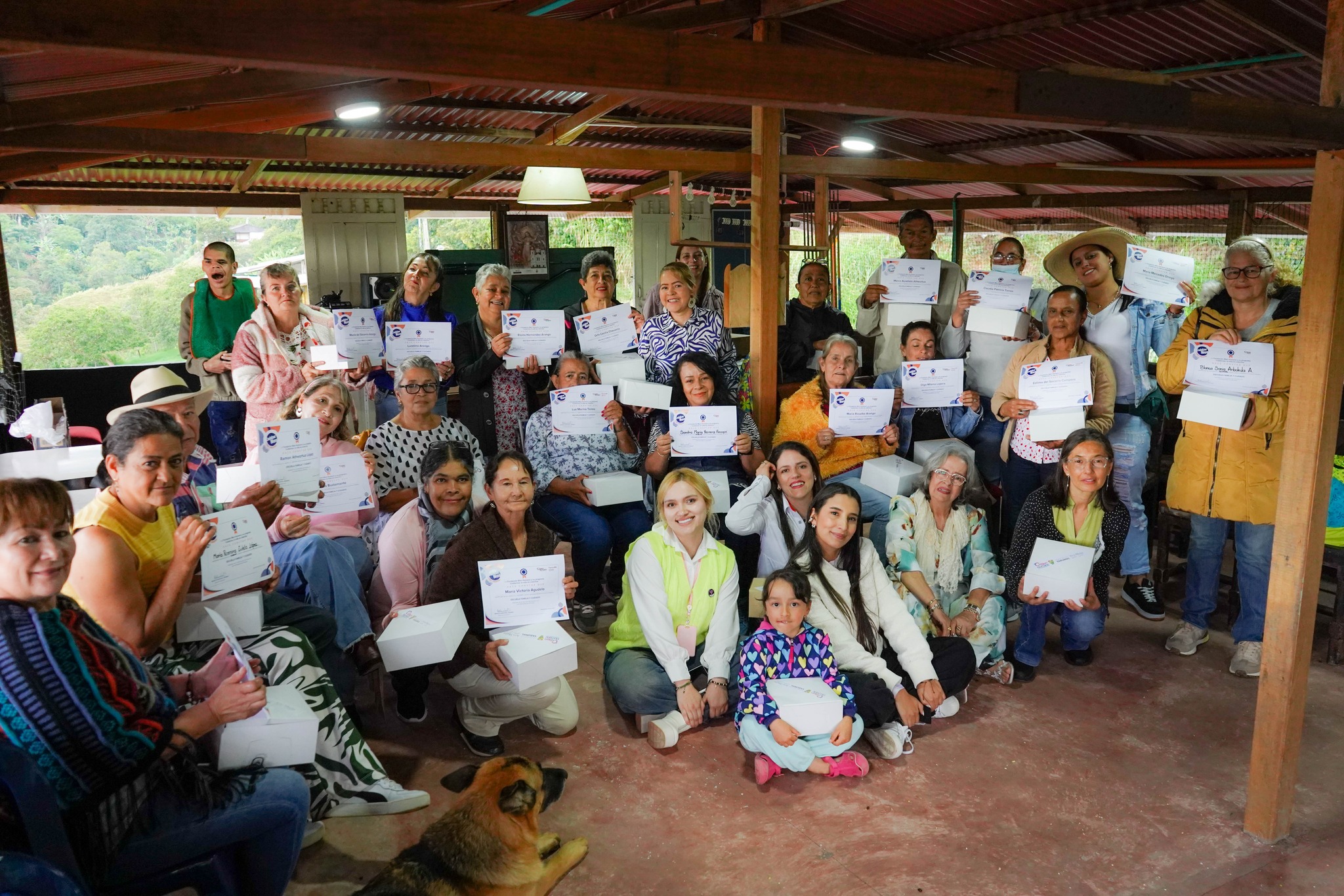 Imagen destacada de 🎓👩‍🎓 Familias que cuidan: 28 hogares certificados en la Escuela de Familia y Cuidado en José María Córdova