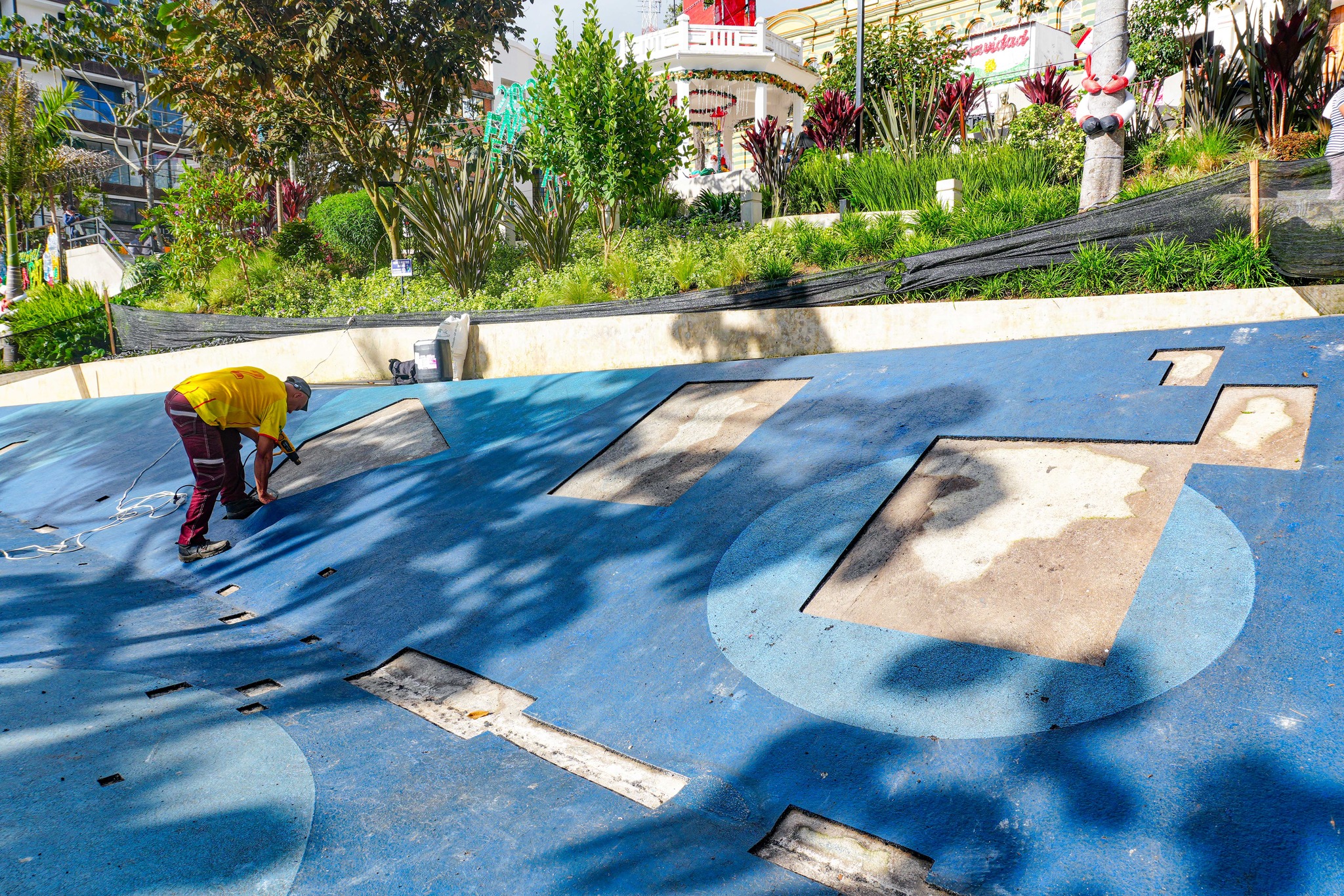 Imagen destacada de 📍✅ Mantenimiento correctivo en la zona infantil del Parque Principal Epifanio Mejía