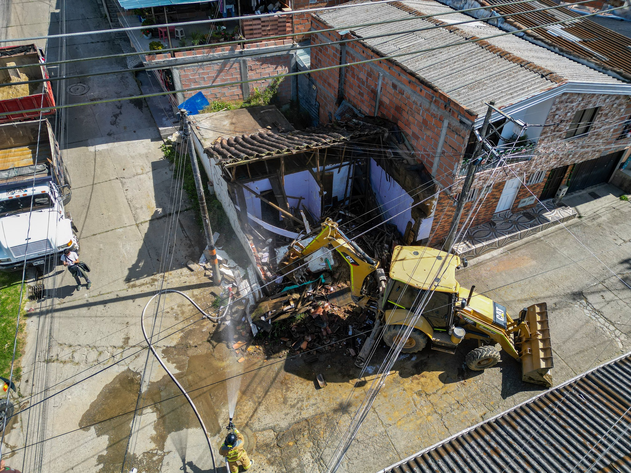 Imagen destacada de 🏗️🤝 Intervención por la seguridad: dos nuevas demoliciones para recuperar la tranquilidad en Yarumal