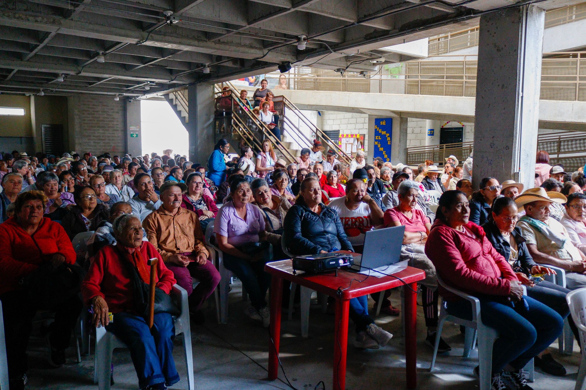 Gran Participación en el Día de Cine para Nuestros Adultos Mayores 👩‍🦳👨‍🦳