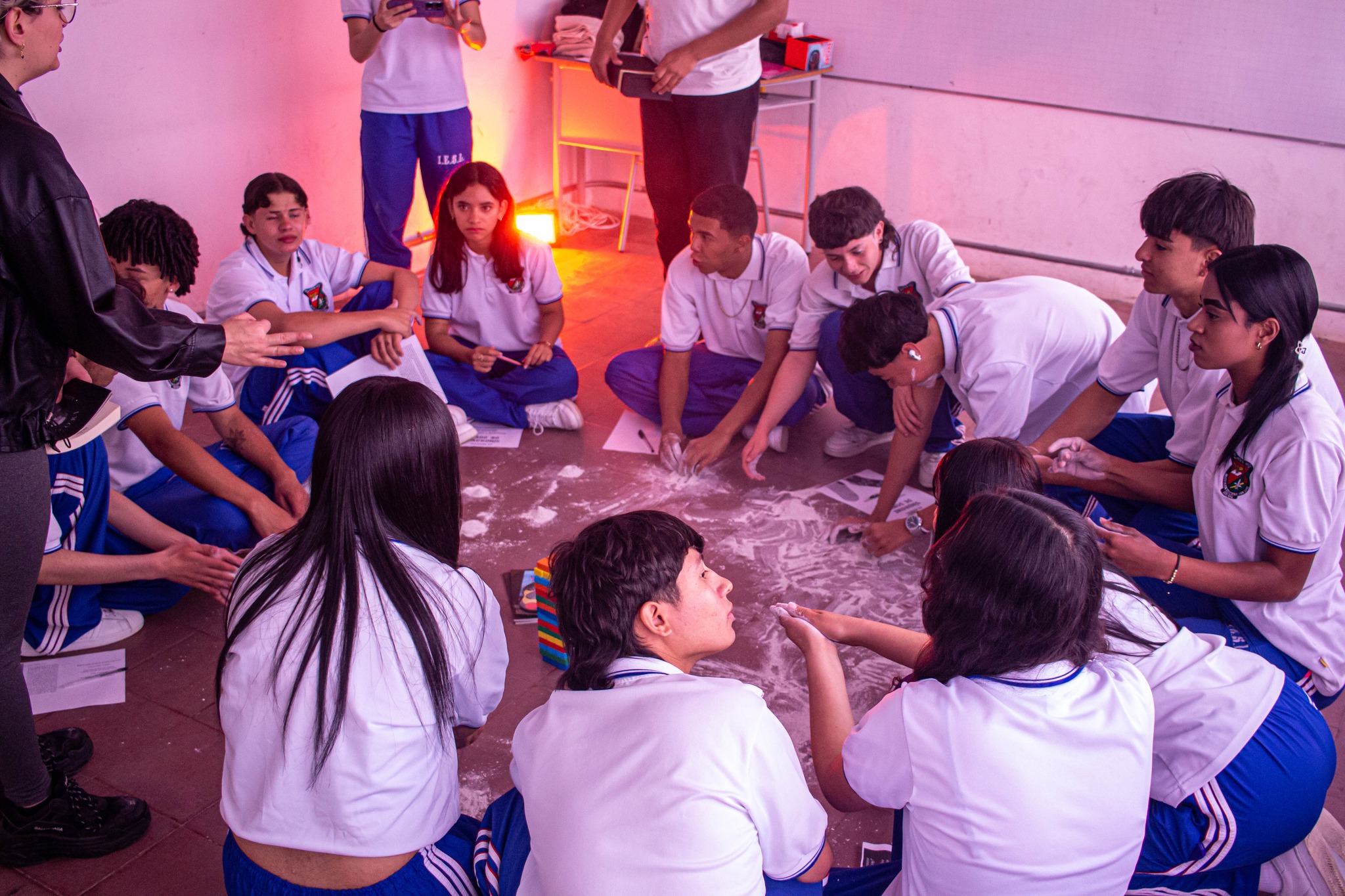 Imagen destacada de Taller "Huellas Bajo la Niebla" Conecta Jóvenes con la Memoria del Territorio en Yarumal 🌫️✨