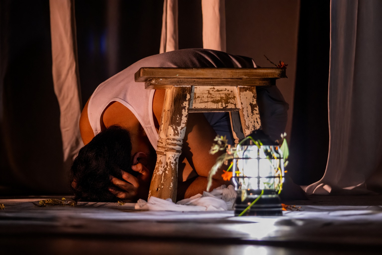 Imagen destacada de Yarumal conmemoró el Día Internacional del Teatro con la poderosa obra "Manos Rojas"