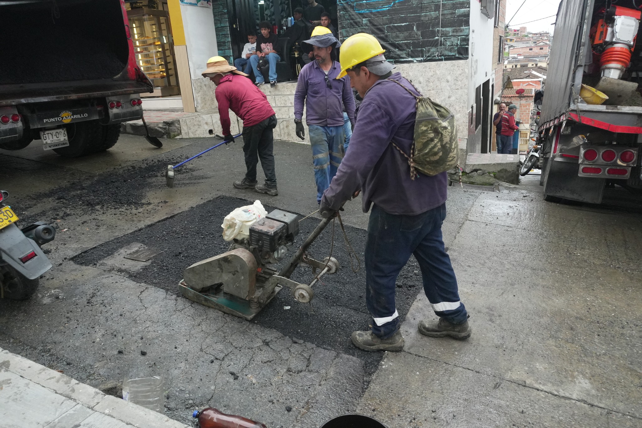 Imagen destacada de Yarumal avanza en el mantenimiento vial: más de 1.885 m² de vías intervenidas para una movilidad digna y segura 🛣️✨